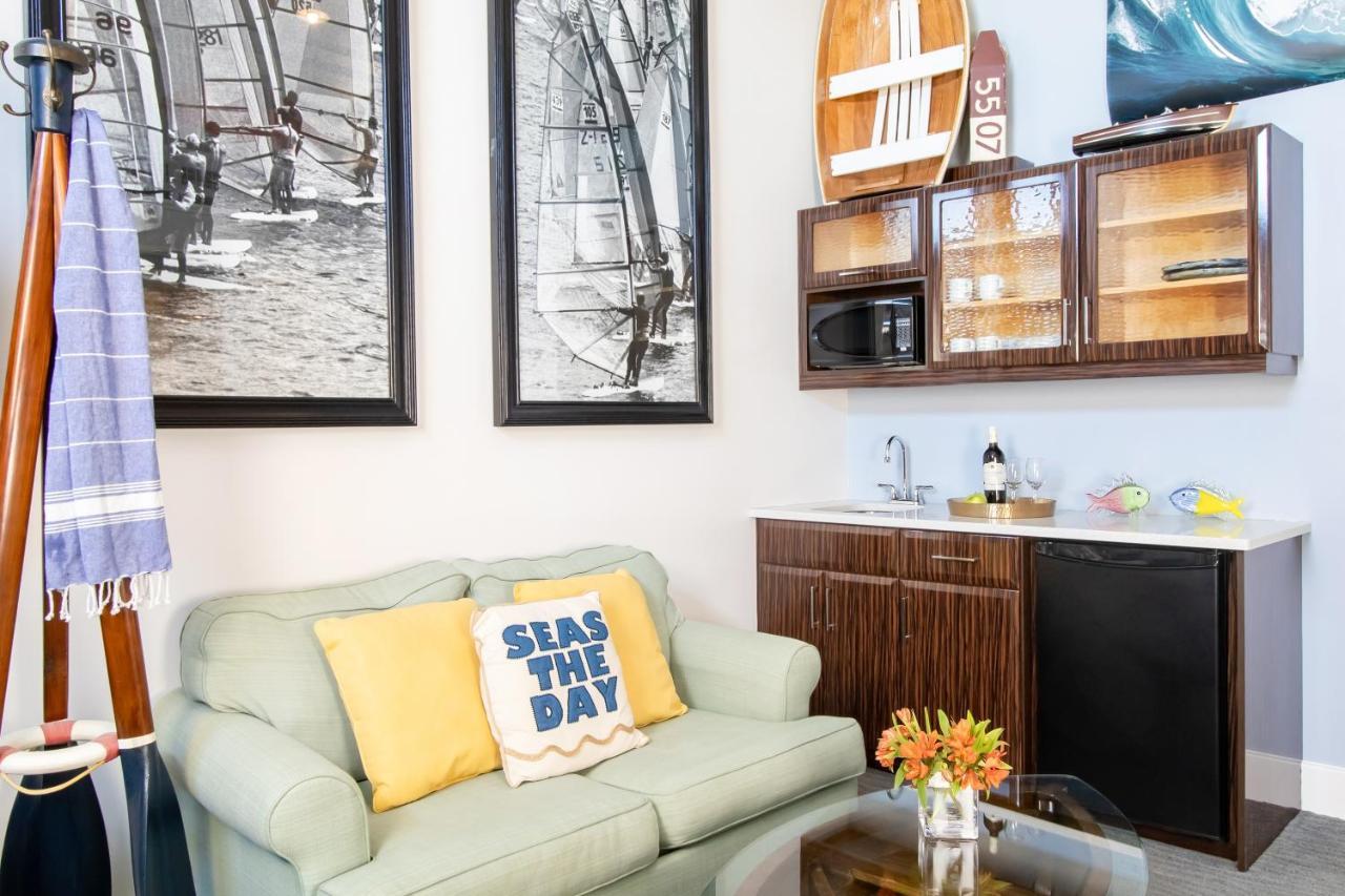Retro Suites Hotel Chatham-Kent ภายนอก รูปภาพ