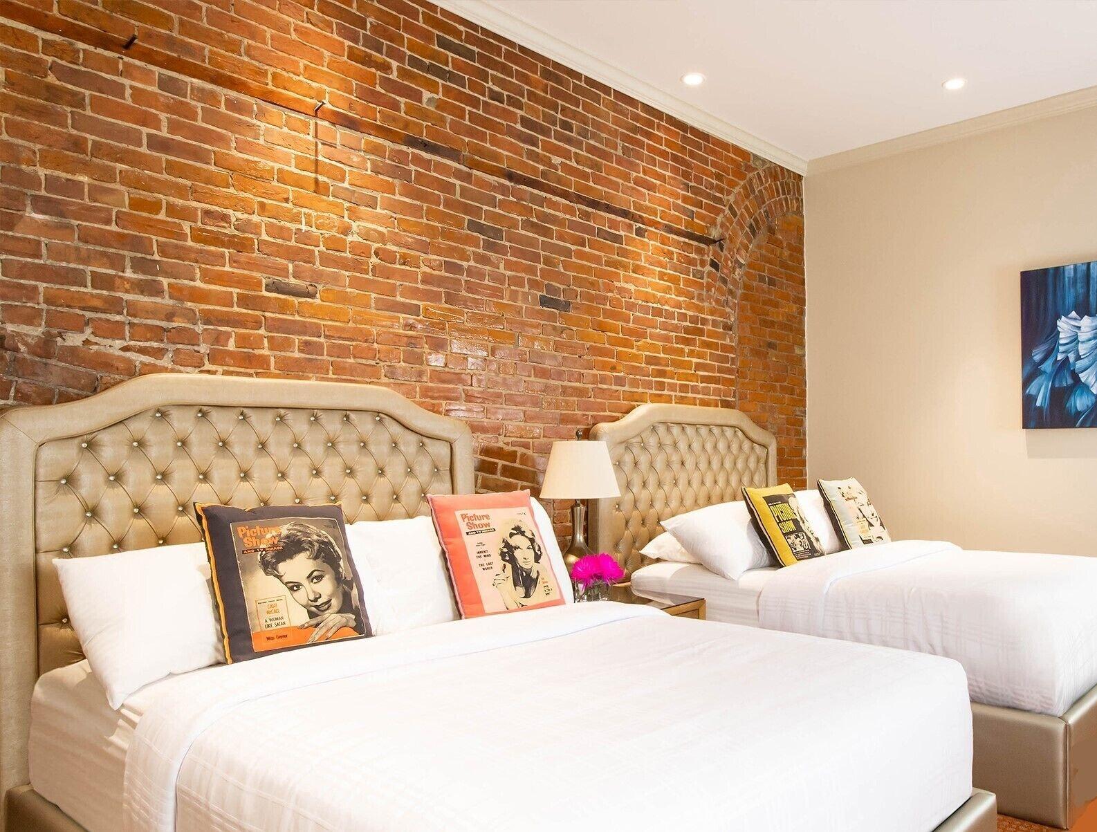 Retro Suites Hotel Chatham-Kent ภายนอก รูปภาพ
